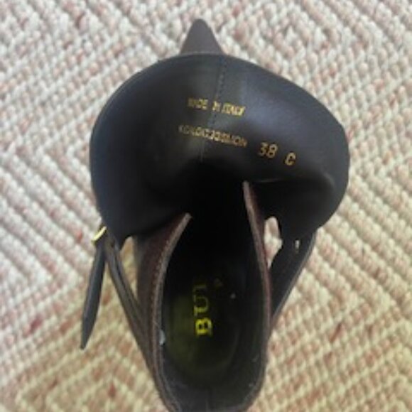 Burberry Wedge Ankle Boot. Color : Chocolate. Size 8US 38UK. - Picture 9 of 9